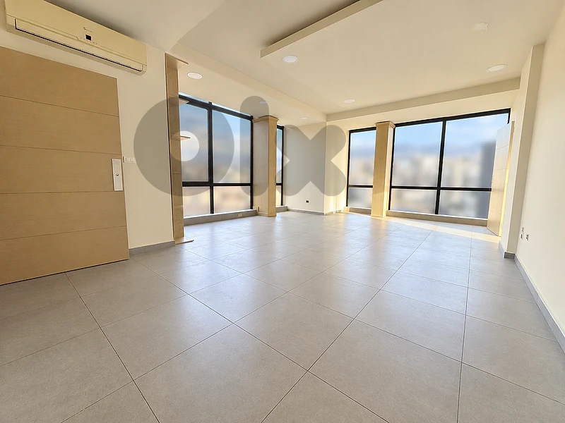 Spacious Office for Rent in Jdeideh مكتب واسع للإيجار في الجديدة