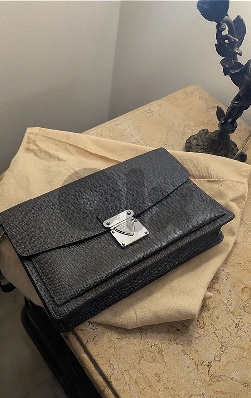 Louis Vuitton Taiga leather Belaia clutch bag