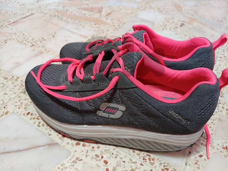 skechers