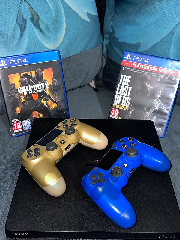ps4 slim 500GB 2controller+2 games