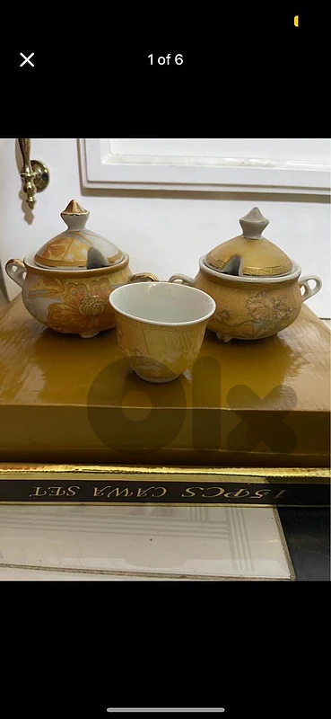 9 cofee cups and 2 sugar bowls