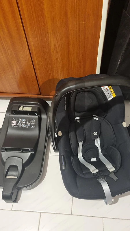 car seat base for Cabriofix i-size maxi-cosi