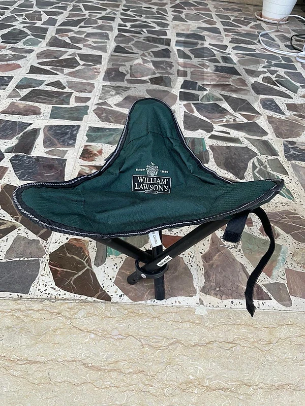 portable tripod comping stool