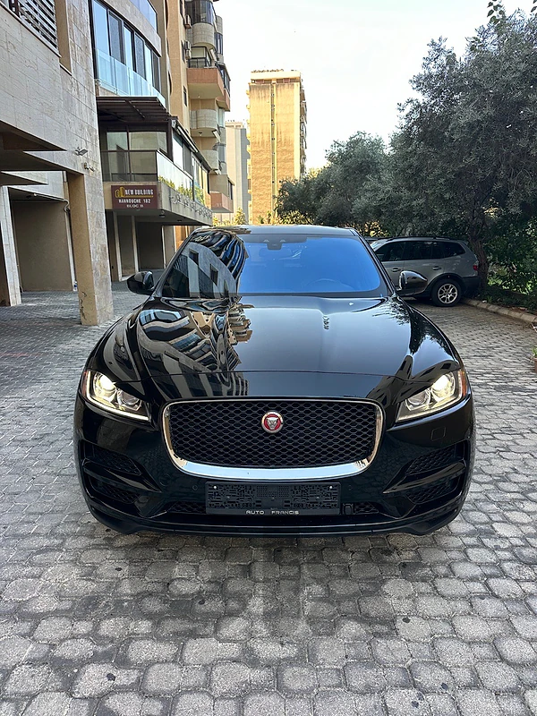 Jaguar F-Pace Prestige 30t AWD 2018 black on black (clean carfax)