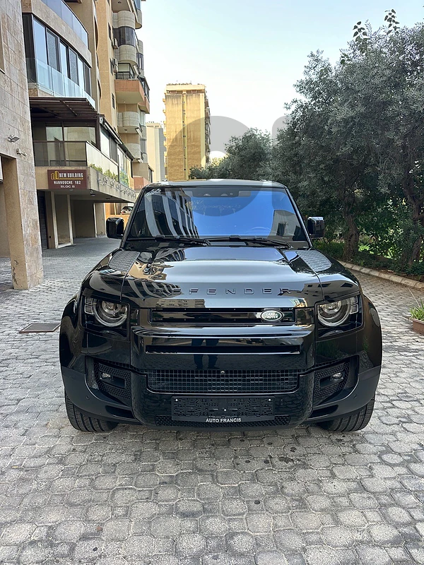 Land Rover Defender P 400 2020 black on black (clean carfax)