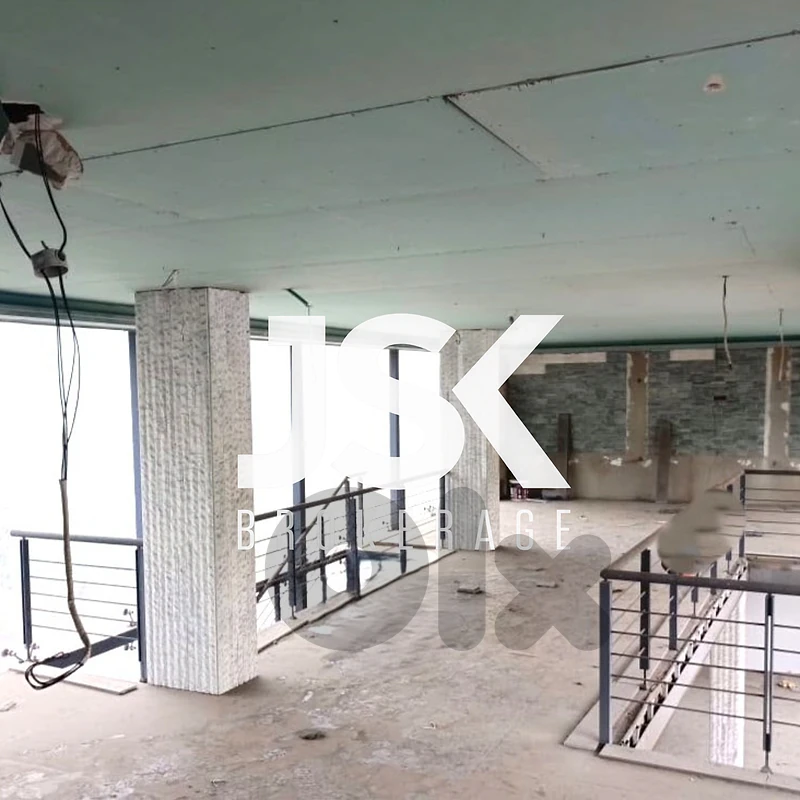 L23102 Shop For Sale in Khalde