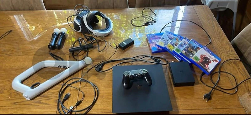PS4 pro VR accessories +games 350
