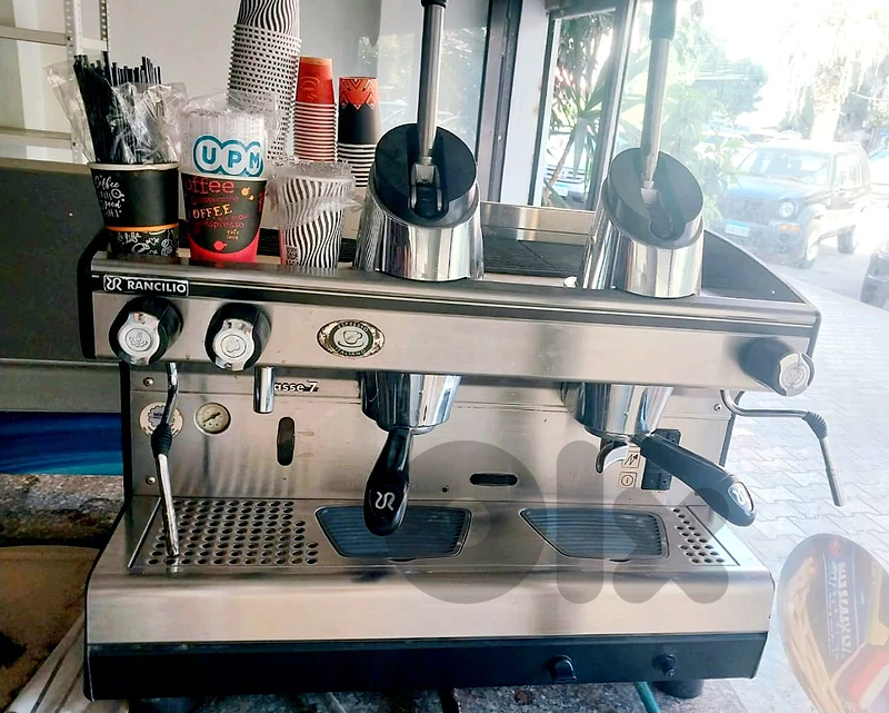 ماكينة اسبريسو احترافية غاز وكهرباء Rancilio Classe 7 - بحالة ممتازة