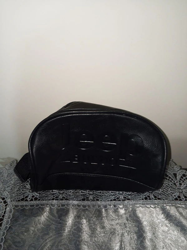 شنطة رجالي للبيع ماركة Jeep بعدا جديد السعر 25$