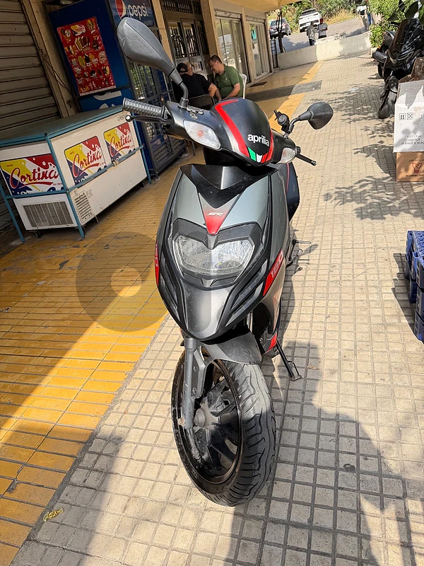 Motorcycle for sale : Aprilia sr 150. 900$