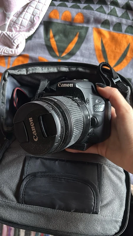 canon 200d with lens