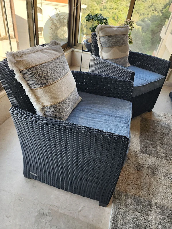 indoor/outdoor living room