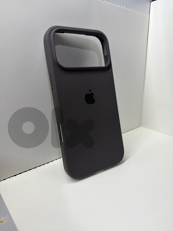 Iphone 17 pro max covers ( brand new ) Iphone 17 pro max covers ( brand new )