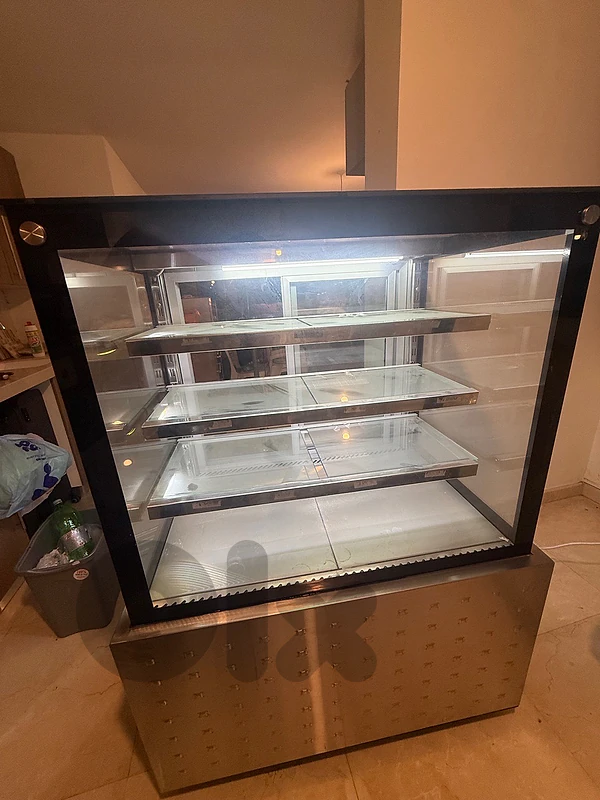 Refrigerated Display Showcase