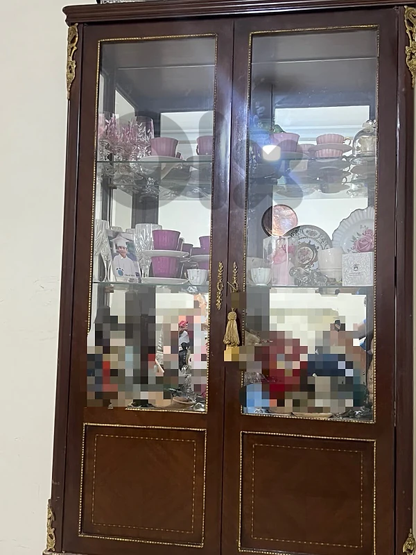 فيترين زاجاجي ٣ درفات مع مرءات و مساحة تخزين
