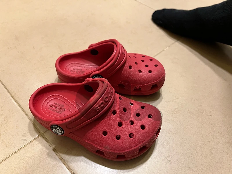 crocs