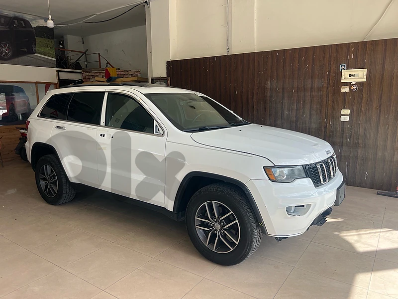 Grand Cherokee 2018 4wd mfawal zweyed ajnabe saro 3 teyem wasel