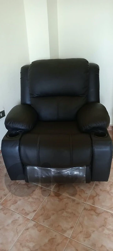 Recliner Chair كرسي استرخاء جلد أسود بحالة ممتاز