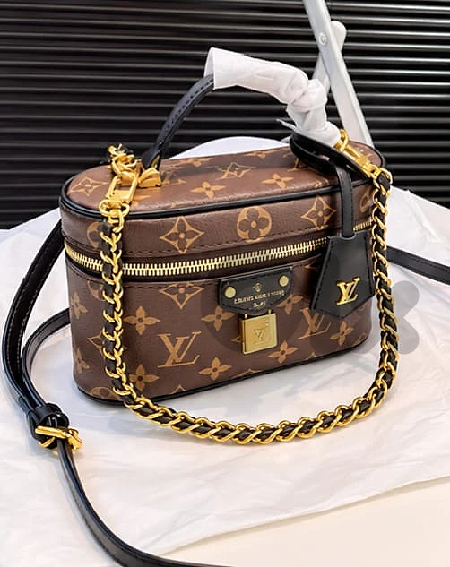 Newww
Lv mini cross bag
Price 35$ with box💥