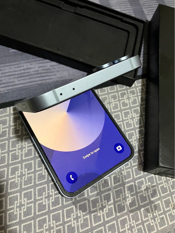 Samsung Z Flip6 256G 24RAM