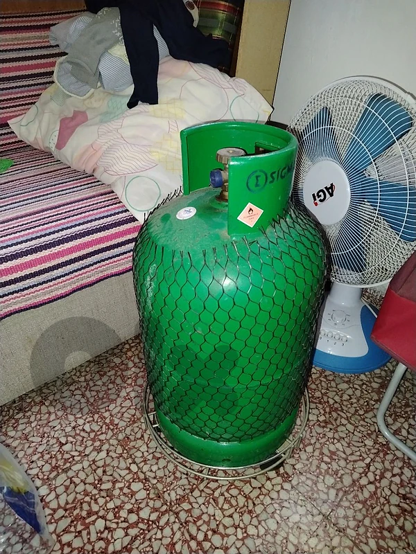 gaz bottle (empty)