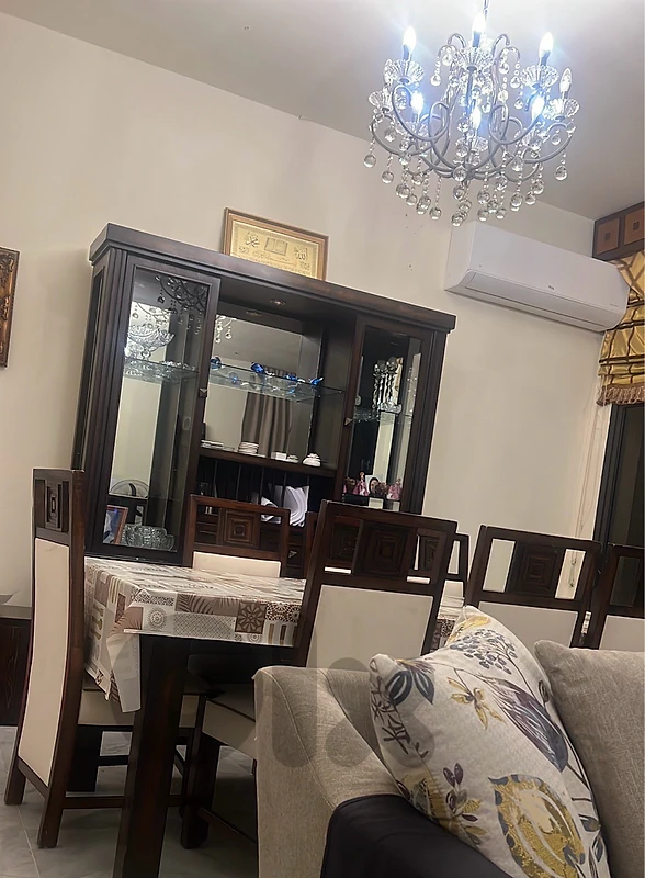 ٣غرف نوم وغرفة سفرة وقطع إضافية