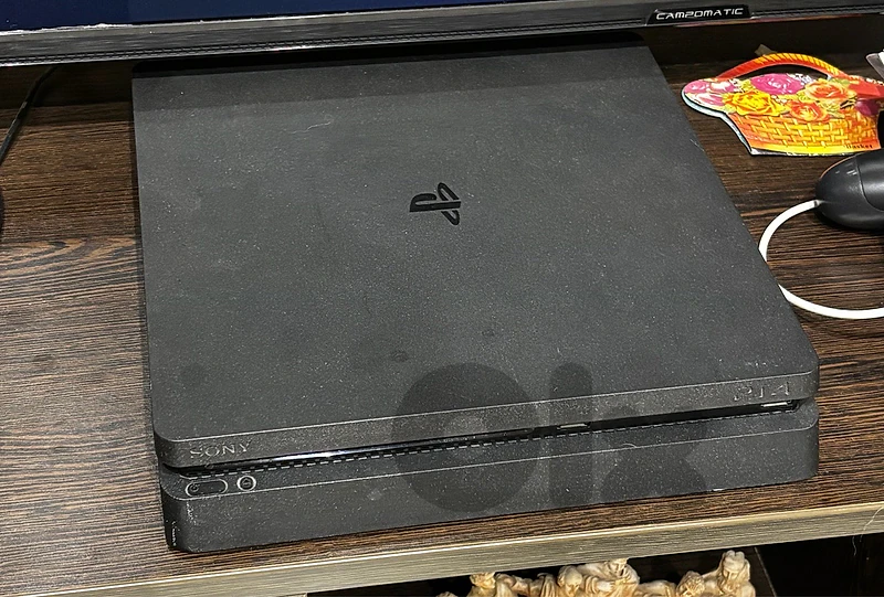 PS4 slim 1TB