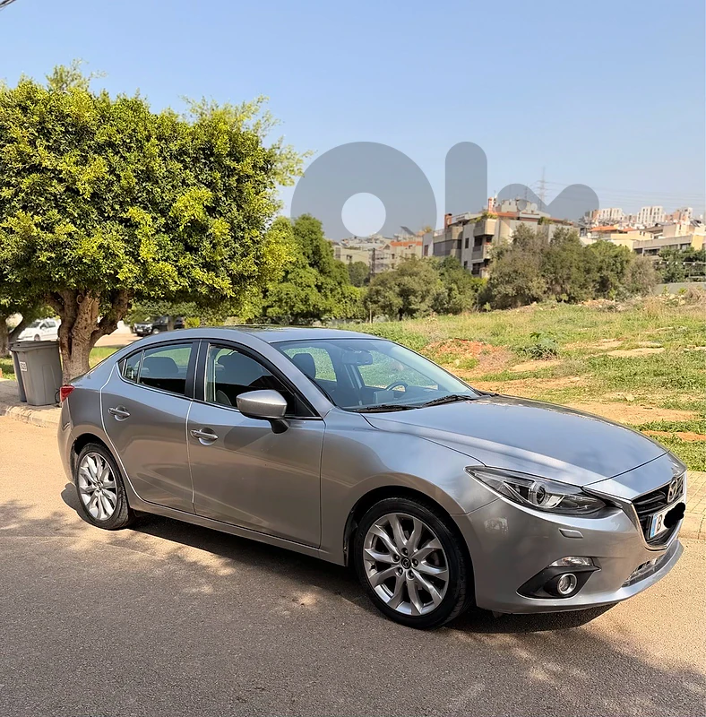 Mazda 3 2015 top of line (sunroof, speedometer projector, etc.)