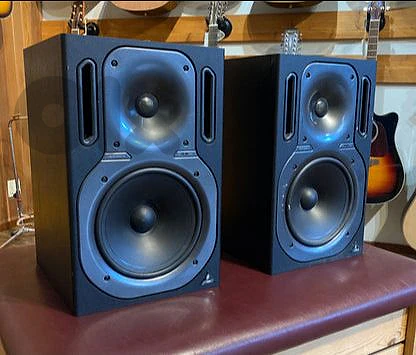 monitor behringer