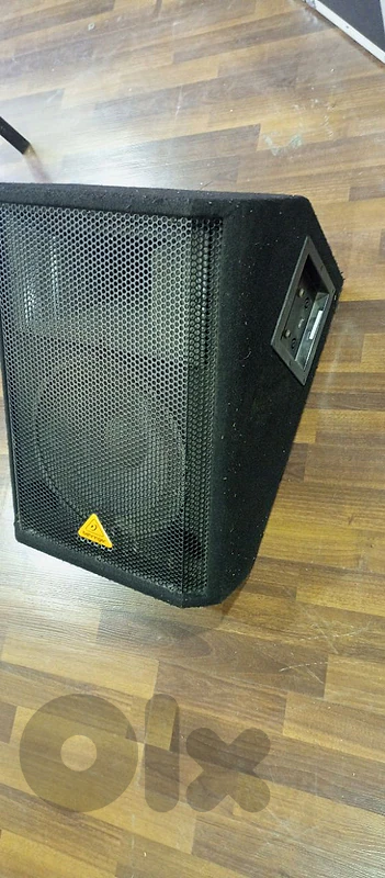 monitors behringer 12"