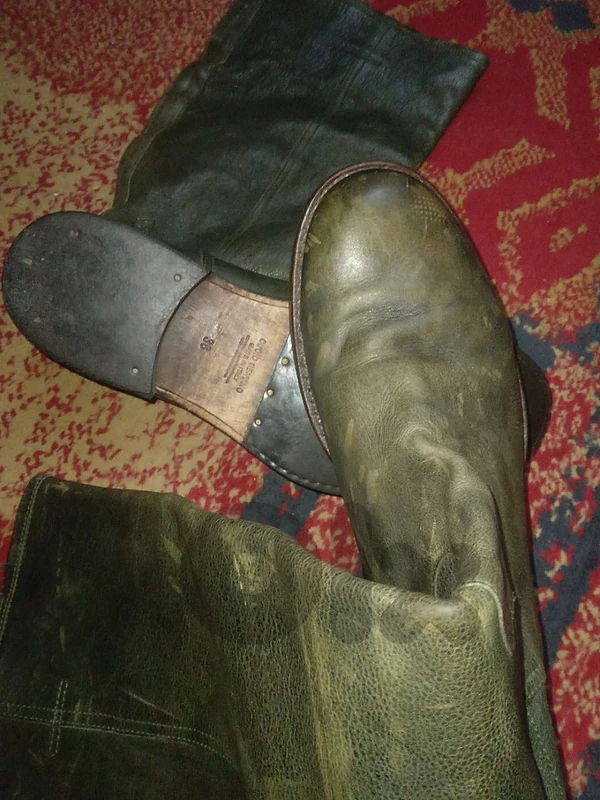 woman's unique vintage Green Boots