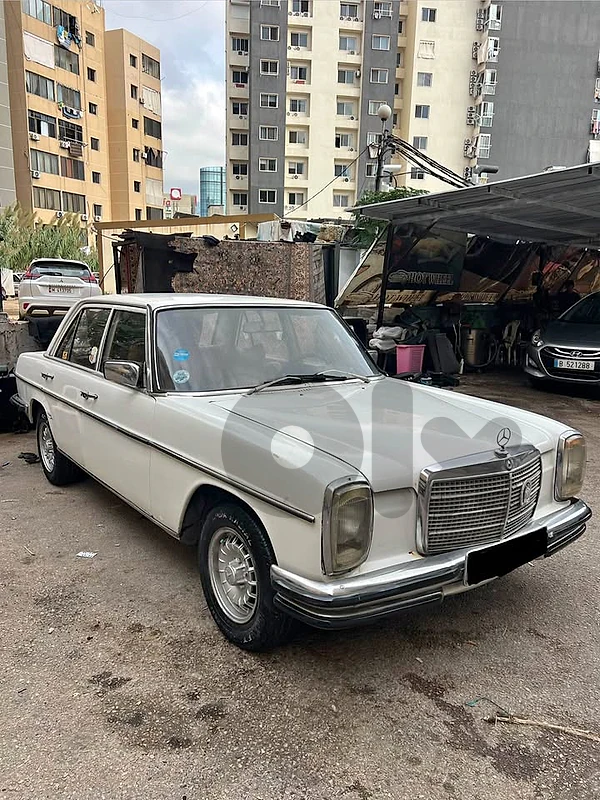 Mercedes 200 1975