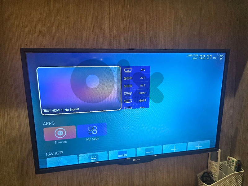 Smart TV elite 32 inches as new