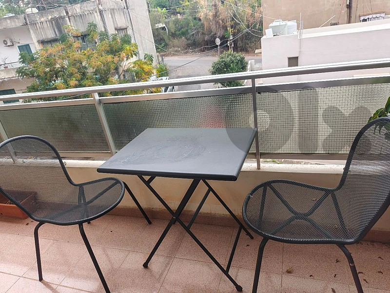 table with 2 chairs