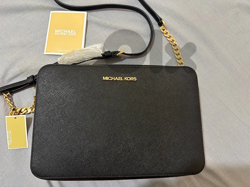 BRAND NEW Original Michael Kors Jet Set Bag (Black & Gold) – Unused