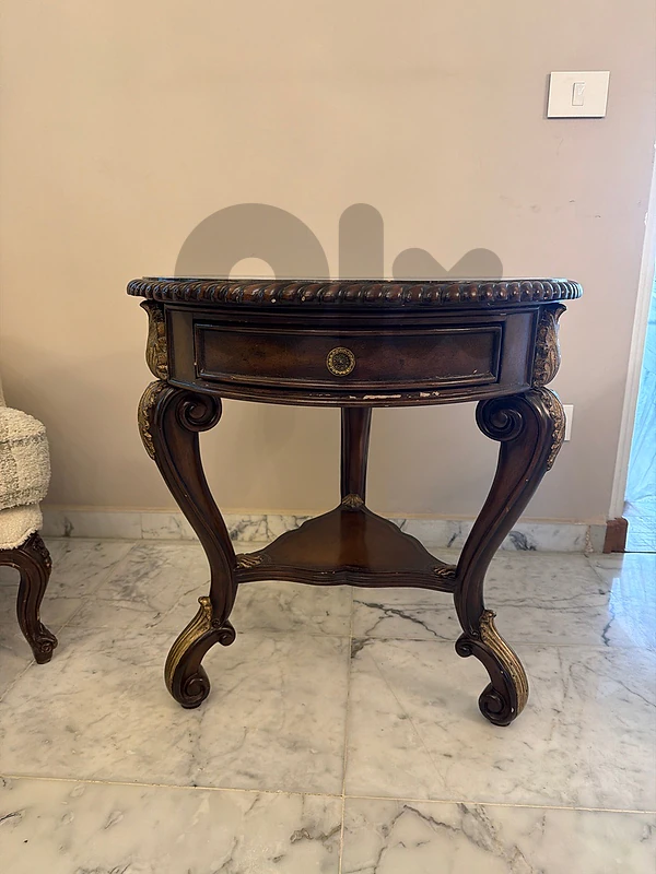 Title: Classic Antique-Style Wooden Side Table with Drawer