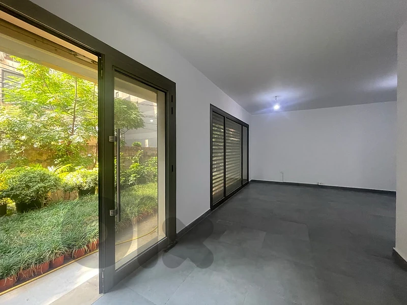 Shop for rent in Hazmieh 1000$ محل للاجار في الحازمية