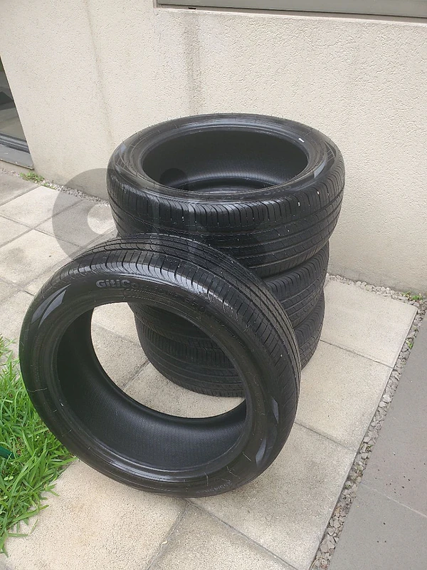 Giti Comfort F50 255/45R20 tyres