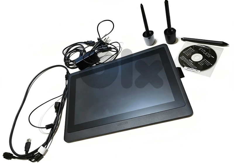 Wacom Cintiq 16 (DTK-1660) Tablet + Extra Pens & Accessories