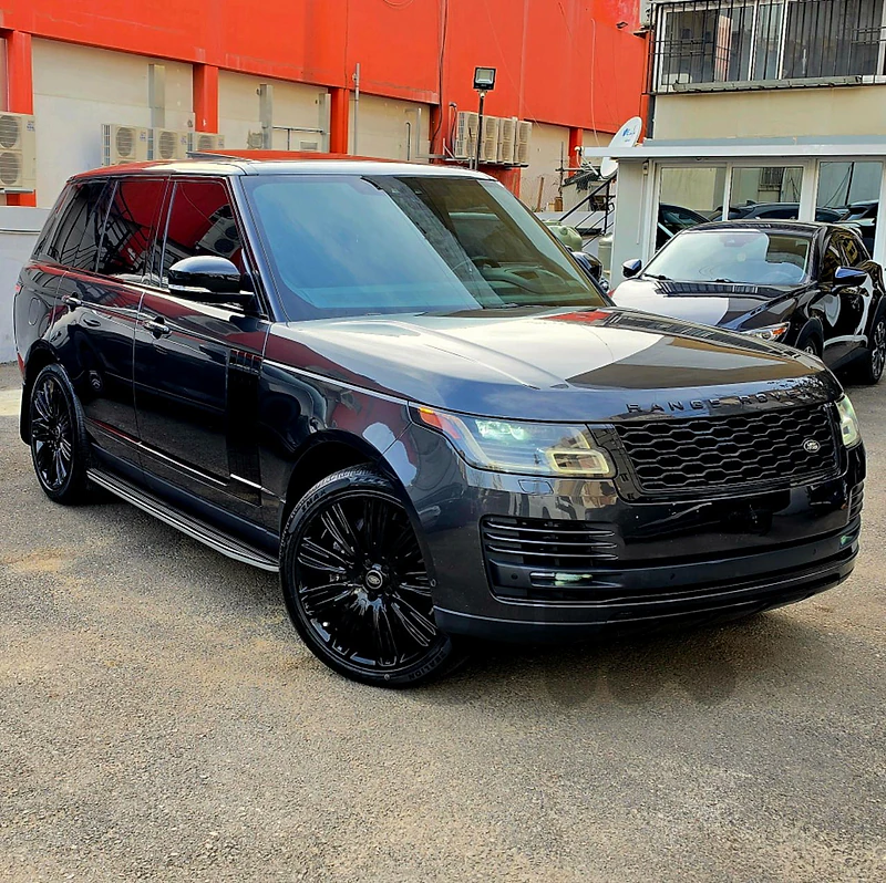RANGE ROVER VOGUE V8 2018 CLEAN CARFAX BLACKEDITION MINT CONDITION RANGE ROVER VOGUE V8 2018 CLEAN CARFAX BLACKEDITION MINT CONDITION
