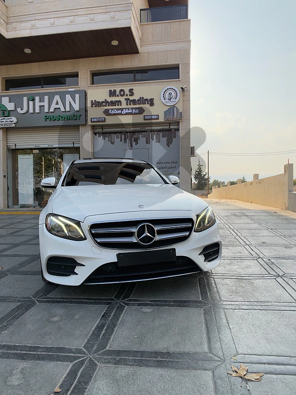 مرسيدس بنز إي-كلاس 2017 Mercedes E300 2017 4matic clean carfax