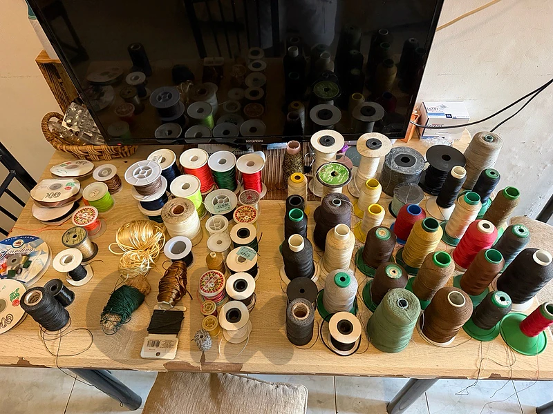 Sewing Thread Spools – Assorted Colors & Size