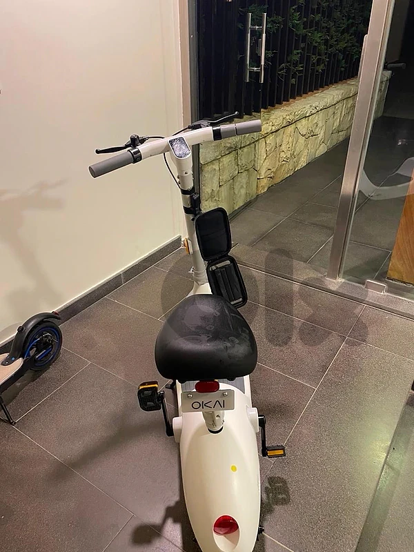 LIKE NEW ELECTRIC SCOOTER