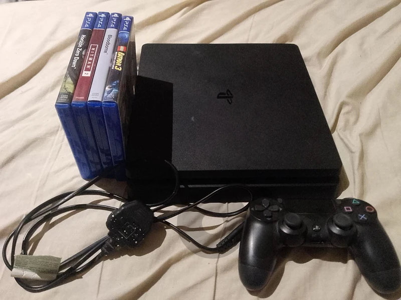 PS4 slim 1tb + 4cds (selling urgently) PS4 slim 1tb + 4cds (selling urgently)