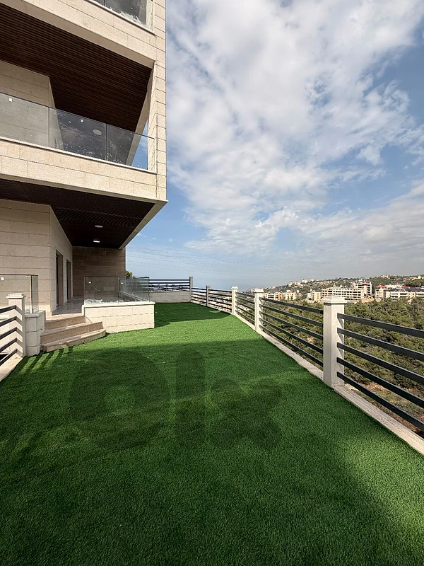 Apartment for sale in Bchamoun • شقة مع حديقة للبيع في بشامون