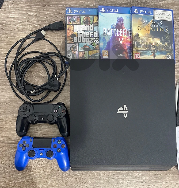 Ps4 pro 1TB super clean+ 2 original controls+ 3cds + cables 260$
