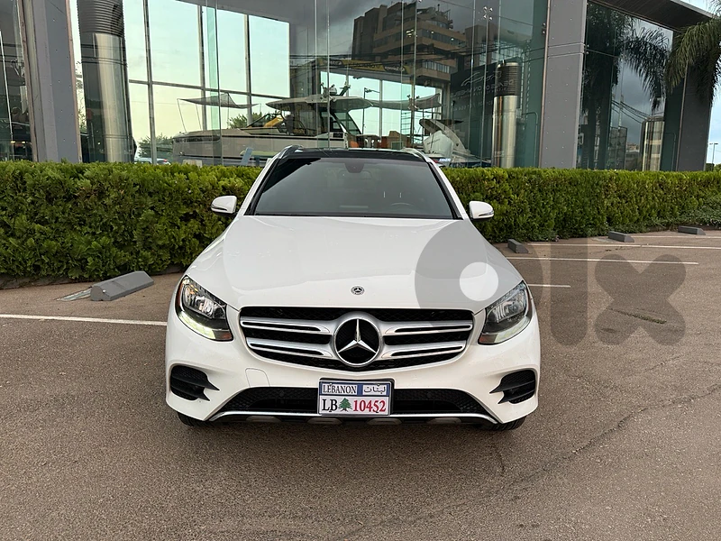 GLC 300 4MATIC  2019 AMG PACKAGE  Clean carfax