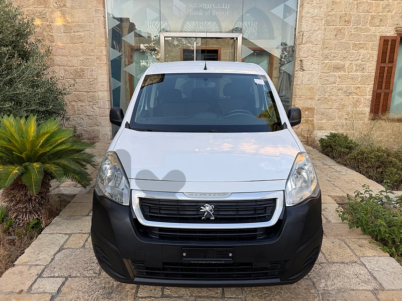Peugeot Partner 2018 Manuel ( مصدر سويسرا واصل حديثاً)
