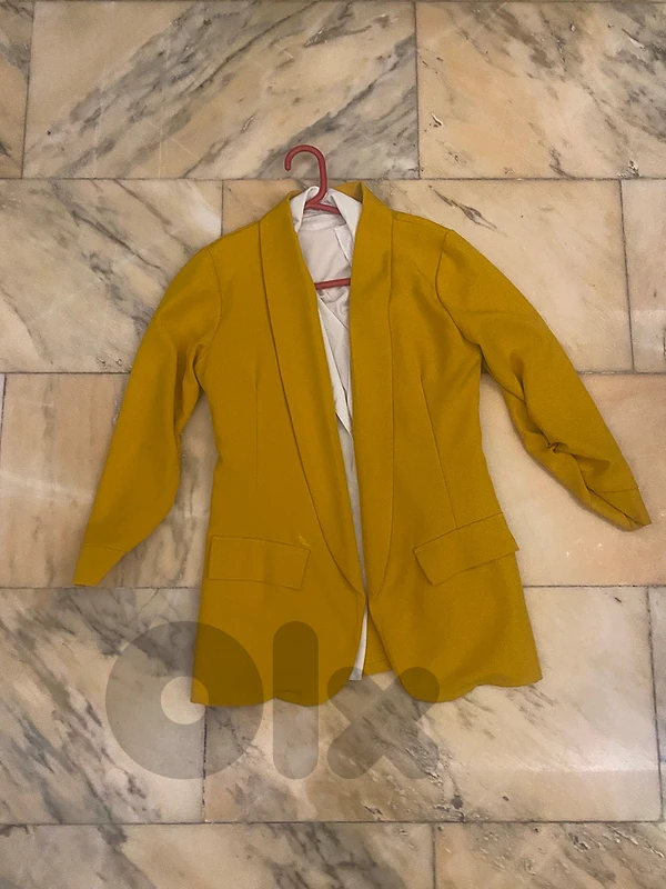 amazing coat with its set 9$