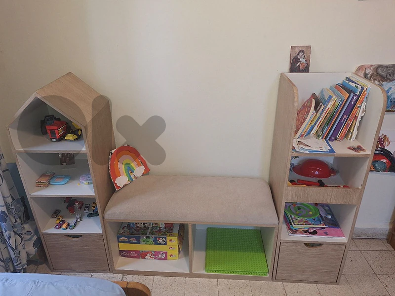 Kids Wooden Storage Unit with Reading Bench & Bookshelves - Like New
